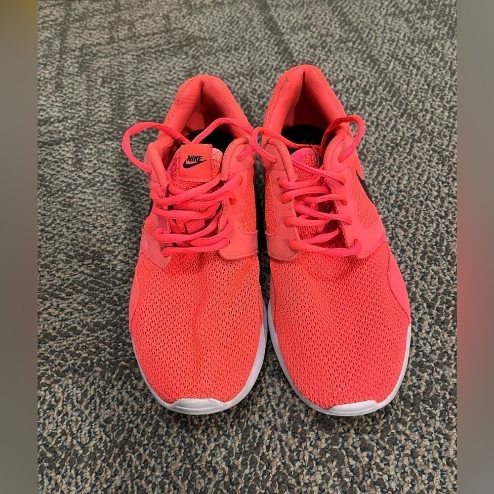 Nike Women's Bright Pink Mesh Sneakers with Black Swoosh - Picture 2 of 7